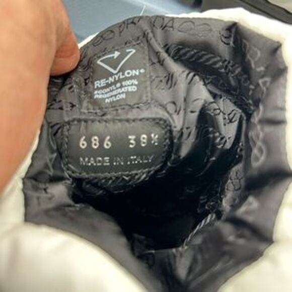 Women's Prada nylon quilted snow booties size 38.5 made in Italy - Picture 4 of 11